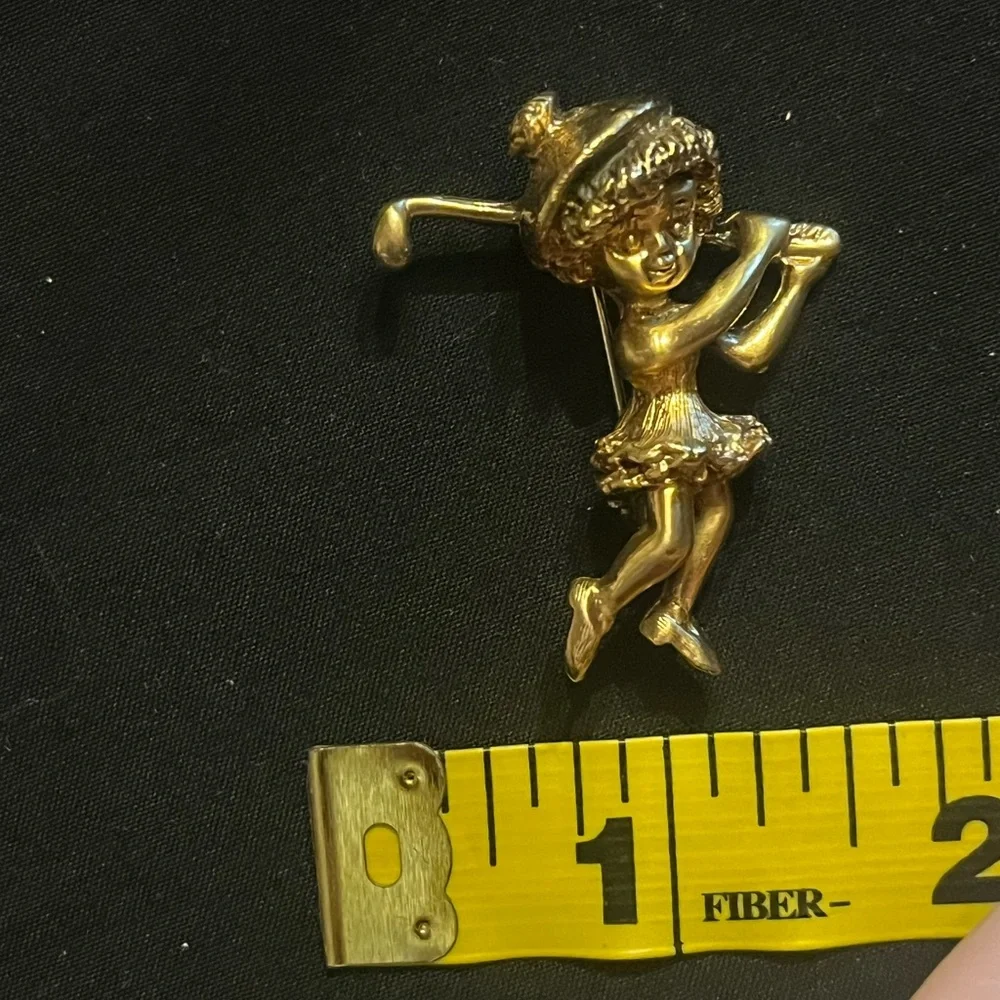Vintage Gold Tone Miniature Girl Golfer brooch
